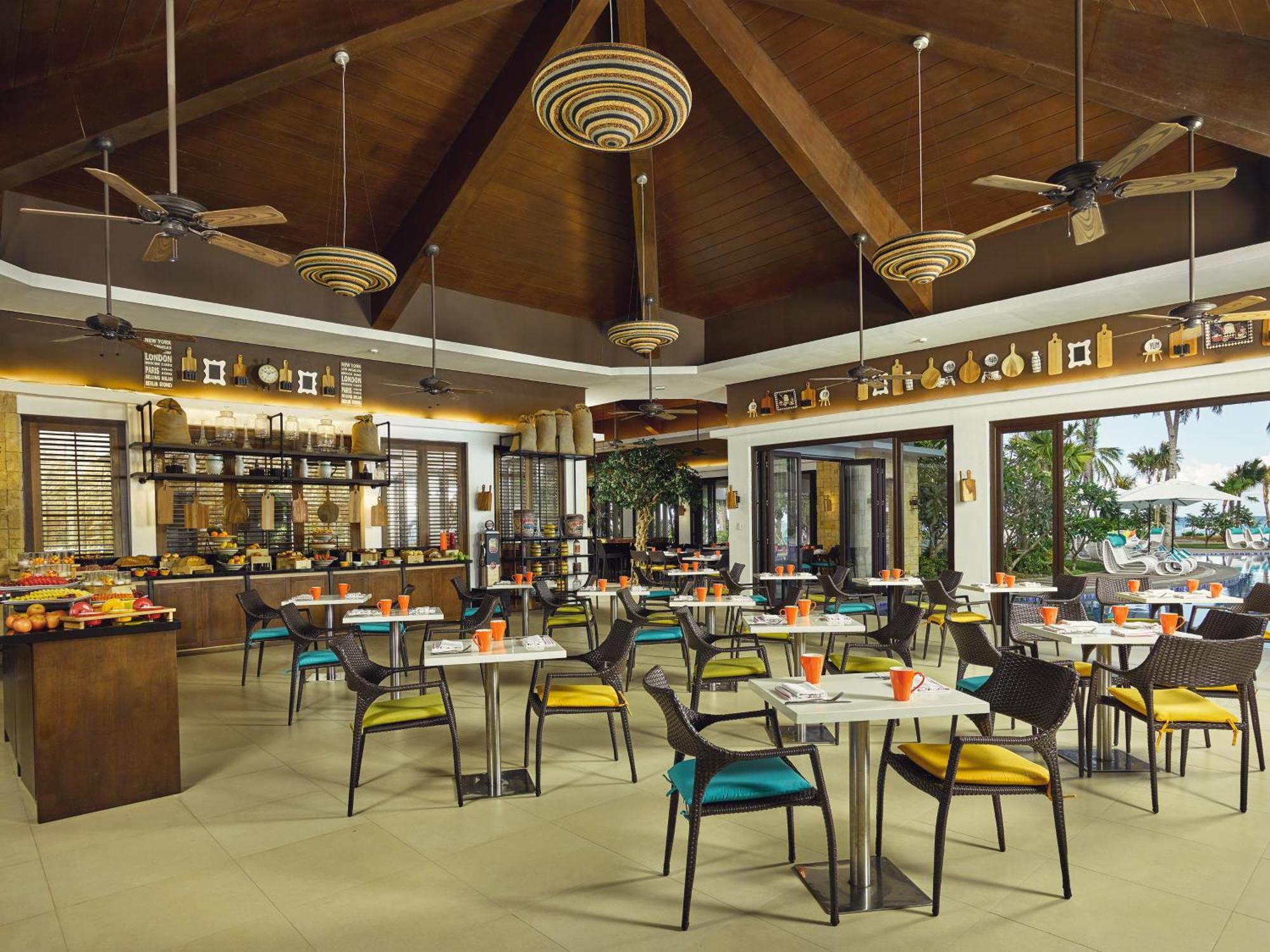โมเวนปิค รีสอร์ต แอนด์ สปา โบราไกย์ Hotel Yapak ภายนอก รูปภาพ The Beach Club