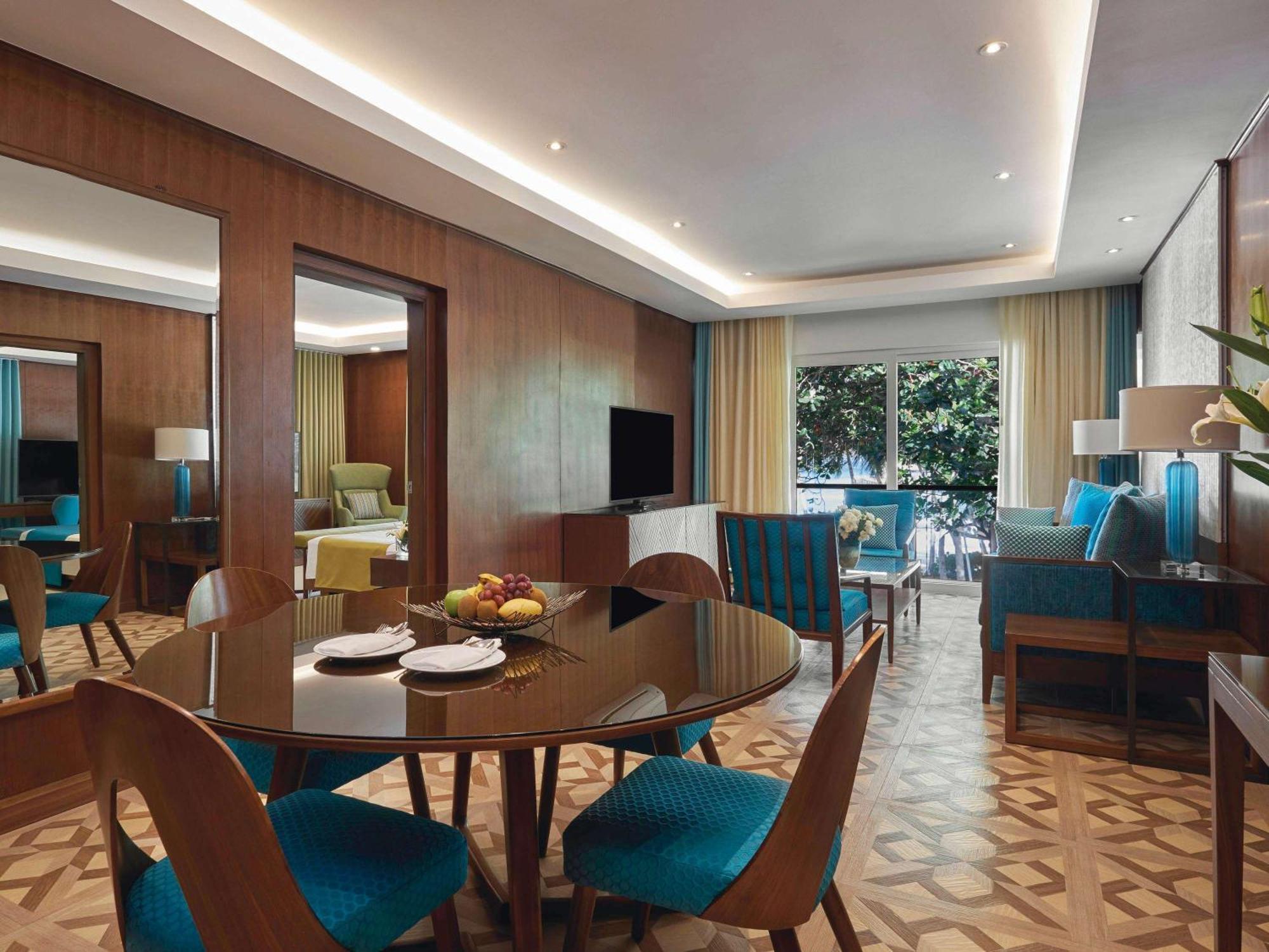 โมเวนปิค รีสอร์ต แอนด์ สปา โบราไกย์ Hotel Yapak ภายนอก รูปภาพ Suite at the Hilton Athens