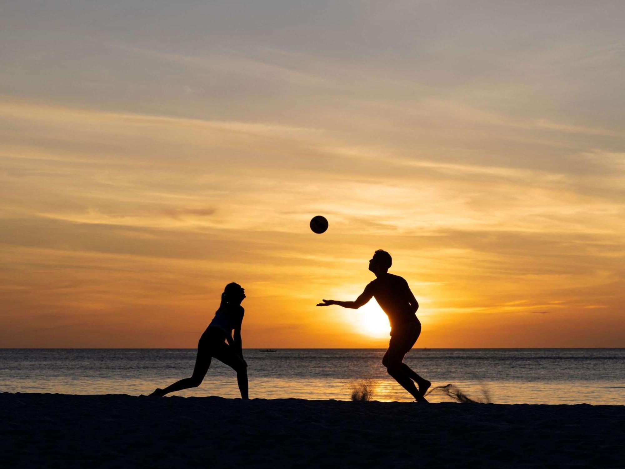 โมเวนปิค รีสอร์ต แอนด์ สปา โบราไกย์ Hotel Yapak ภายนอก รูปภาพ Sunset at the beach