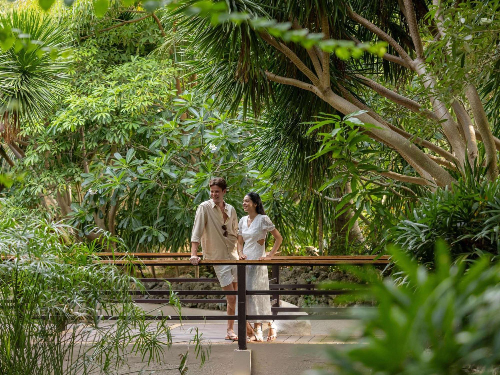โมเวนปิค รีสอร์ต แอนด์ สปา โบราไกย์ Hotel Yapak ภายนอก รูปภาพ The Banyan Tree Spa at Banyan Tree Phuket