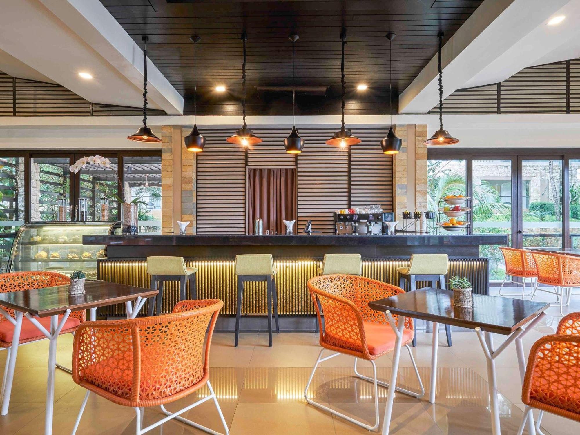 โมเวนปิค รีสอร์ต แอนด์ สปา โบราไกย์ Hotel Yapak ภายนอก รูปภาพ The Coffee Shop