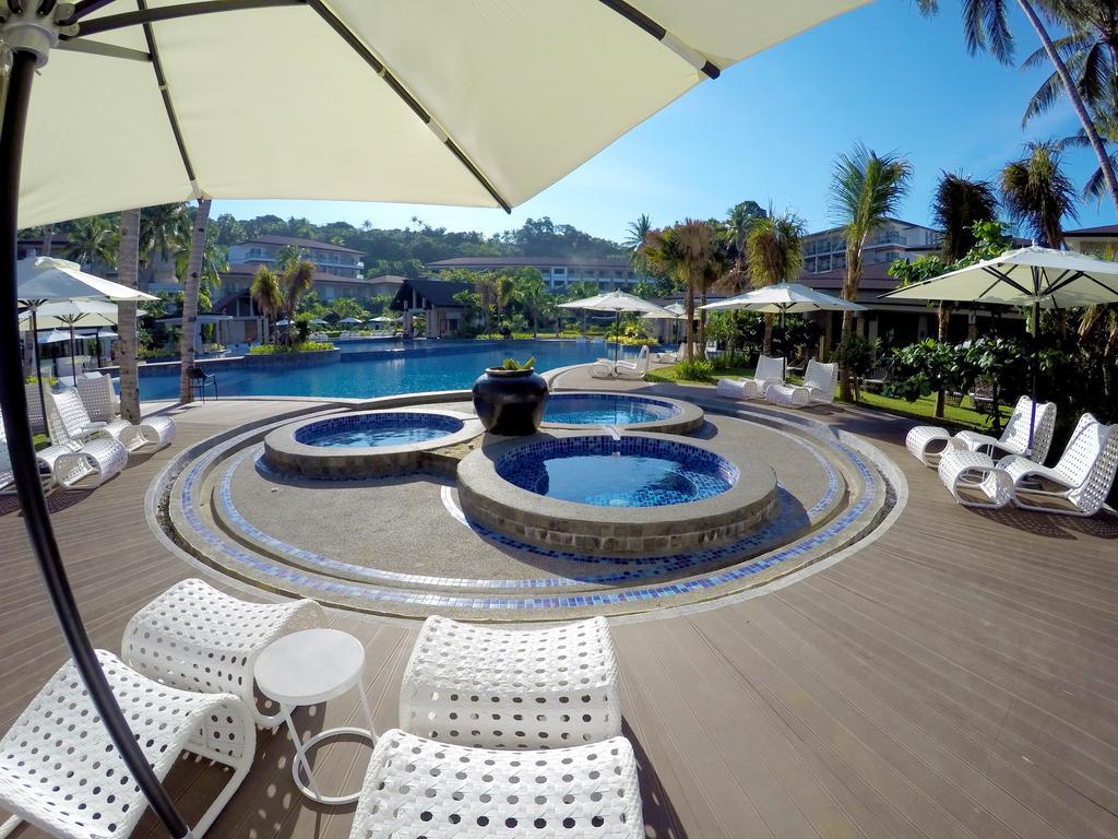 โมเวนปิค รีสอร์ต แอนด์ สปา โบราไกย์ Hotel Yapak ภายนอก รูปภาพ The swimming pool at the resort