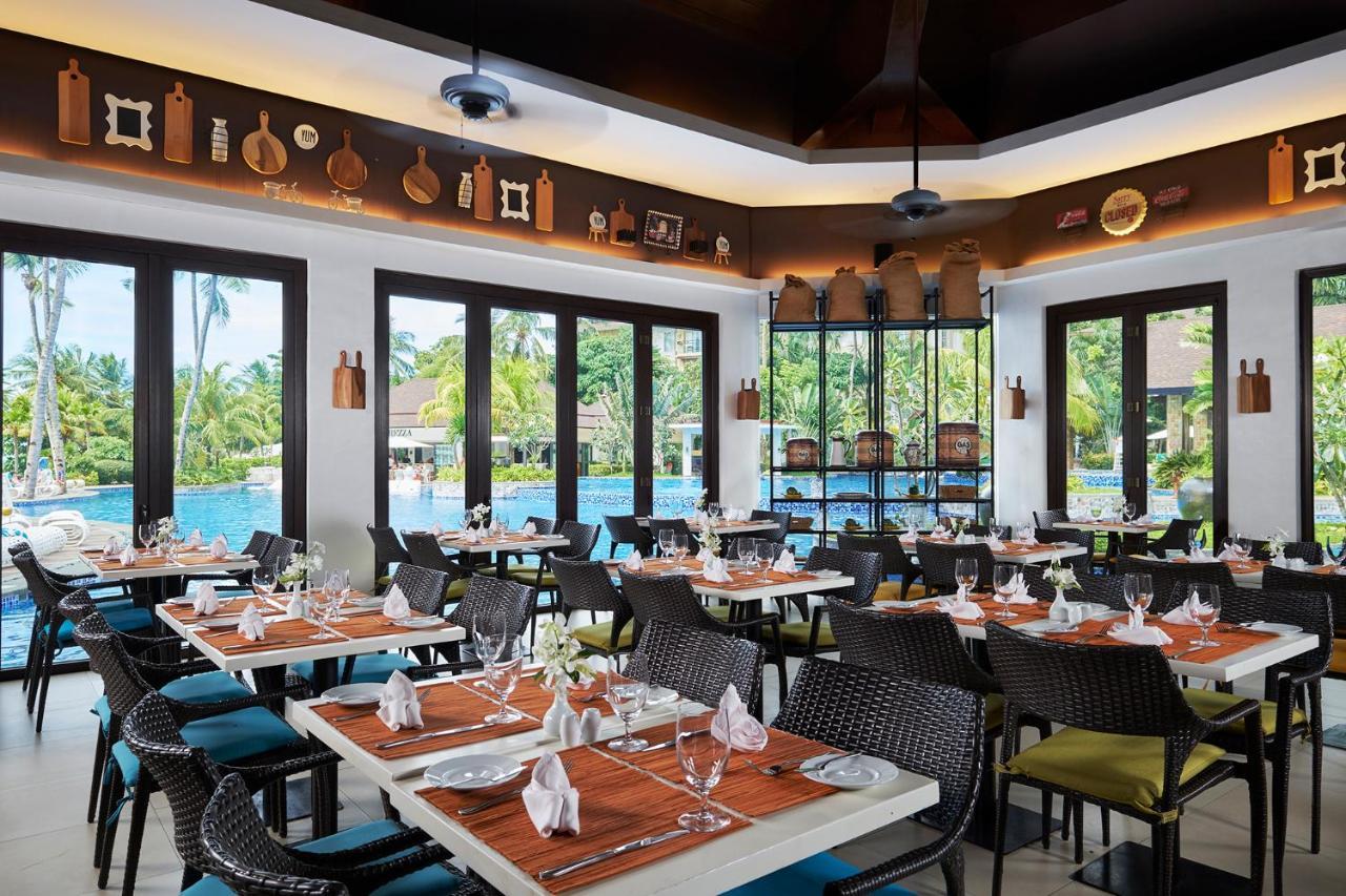 โมเวนปิค รีสอร์ต แอนด์ สปา โบราไกย์ Hotel Yapak ภายนอก รูปภาพ The restaurant at the resort